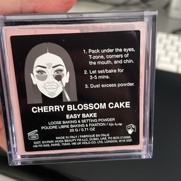 Huda Beauty Easy Bake Loose Powder Cherry Blossom - Picture 2 of 4